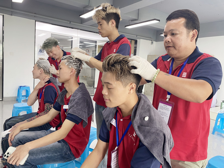 南寧洗頭培訓(xùn)：中式洗頭如何快速氣泡？