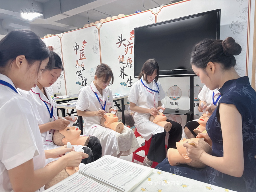 南寧美容健康：為什么推薦女生學(xué)美容？