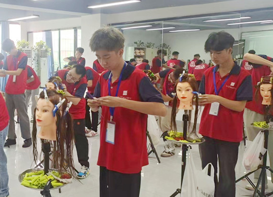 廣西學(xué)美發(fā)有前途嗎？廣西美發(fā)發(fā)展前景