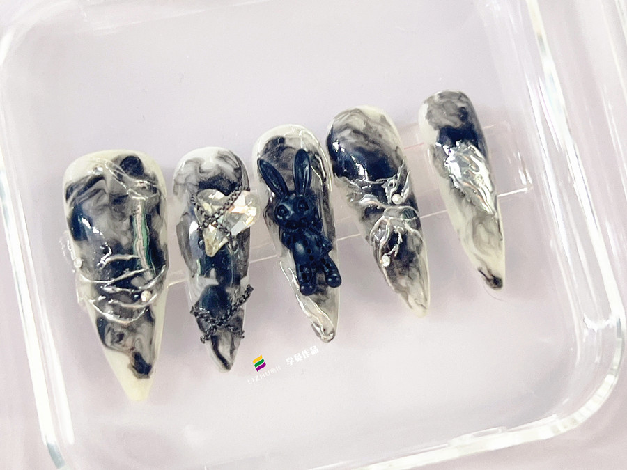 水墨暈染飾品美甲，南寧美甲店學(xué)徒必須款